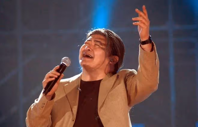 「長相拉胯,唱功卻吊打小鮮肉」的8位醜男歌手,個個才華橫溢