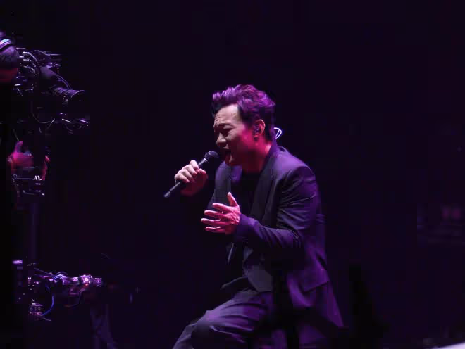 「長相拉胯,唱功卻吊打小鮮肉」的8位醜男歌手,個個才華橫溢