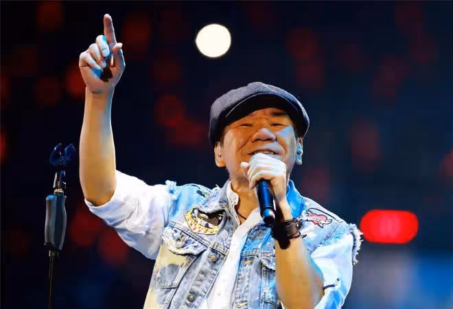 「長相拉胯,唱功卻吊打小鮮肉」的8位醜男歌手,個個才華橫溢