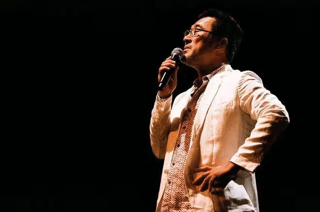 「長相拉胯,唱功卻吊打小鮮肉」的8位醜男歌手,個個才華橫溢