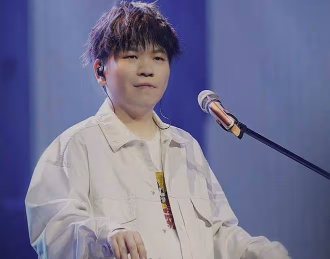 「長相拉胯,唱功卻吊打小鮮肉」的8位醜男歌手,個個才華橫溢