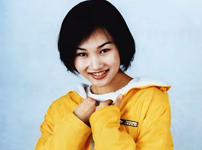 「央視主持人」李梓萌：曾躲在廁所錄音，45歲仍未婚，有何隱情？