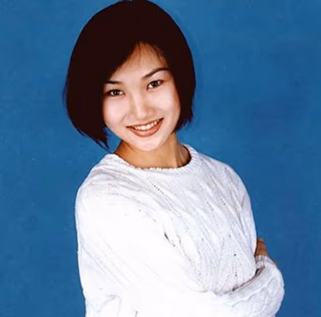 「央視主持人」李梓萌：曾躲在廁所錄音，45歲仍未婚，有何隱情？