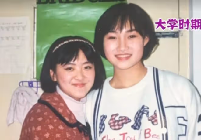 「央視主持人」李梓萌:曾躲在廁所錄音,45歲仍未婚,有何隱情?