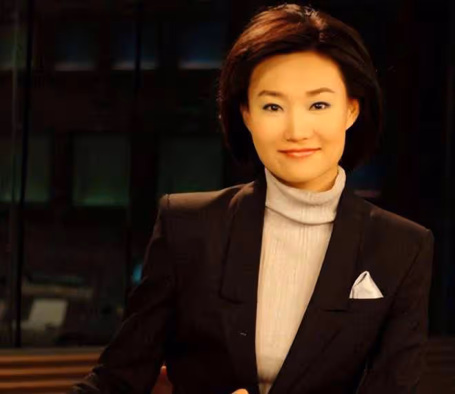 「央視主持人」李梓萌:曾躲在廁所錄音,45歲仍未婚,有何隱情?