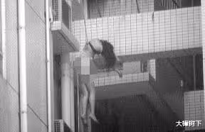 2008年,醉酒的譚靜衣衫不整墜樓身亡,3名男子在房間對她做了什麼?