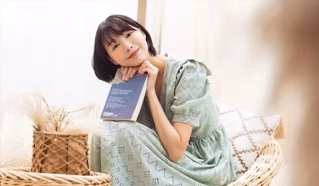 不會再婚!40歲「小鄭秀文」為女兒隱忍家暴多年,做文職撫養女兒