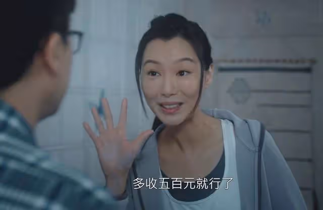 不會再婚!40歲「小鄭秀文」為女兒隱忍家暴多年,做文職撫養女兒