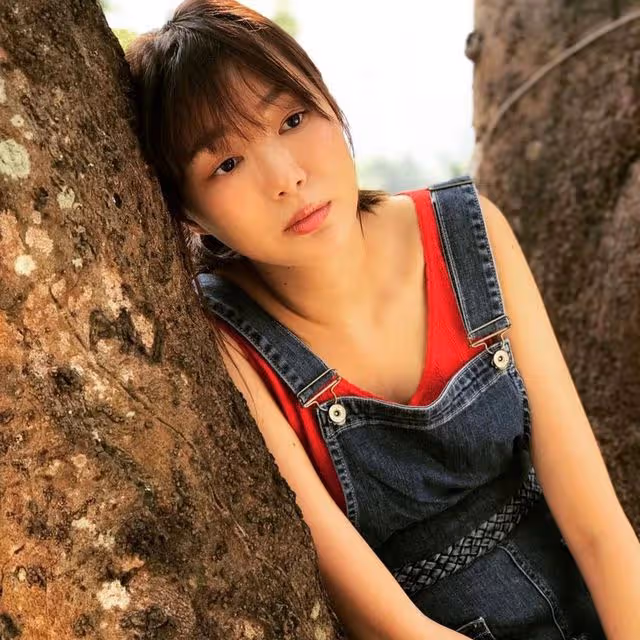 不會再婚!40歲「小鄭秀文」為女兒隱忍家暴多年,做文職撫養女兒