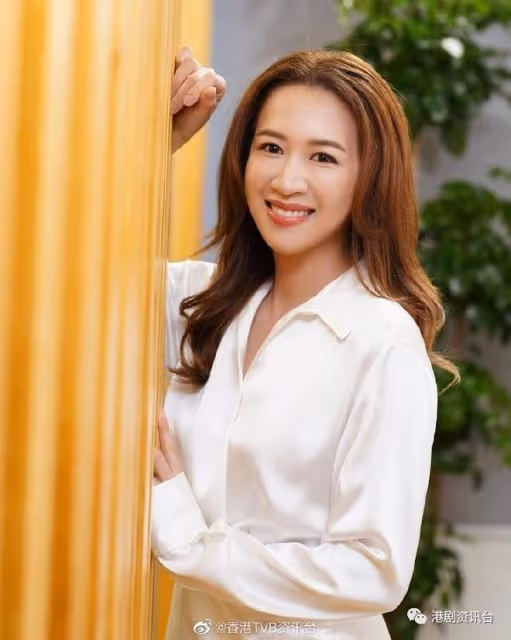 岑杏賢水著上陣海邊嘆美食 大讚老公超強攝影技術
