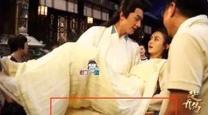 為啥電視中「公主抱」那麼輕鬆?當看到全身照後,承包我一年的笑點