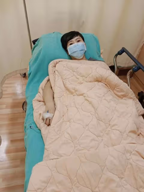 詹雅雯休克!醫師曝光「右腦又發現2顆」靠吃藥撐3個月 淚曝病況「站著就有困難」想到就恐懼