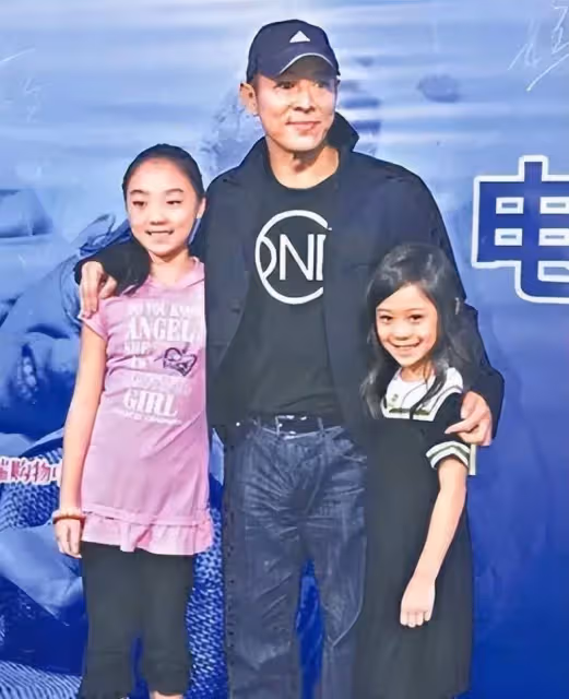 同樣是李連杰的基因,把利智和黃秋燕的孩子對比,差距就出來了