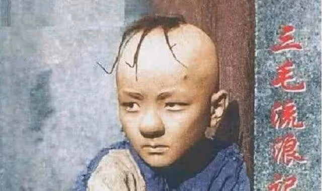 他是孫儷同學,因演三毛一炮走紅,禿頂多年留長發,帥成韓國歐巴