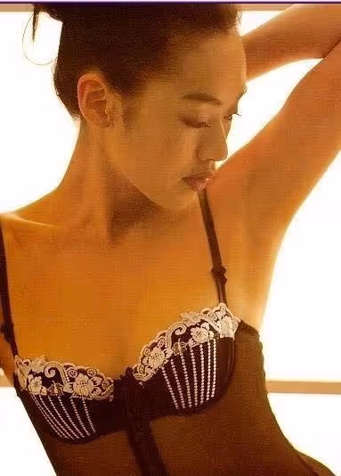 她是林志玲師姐!嫁入豪門孕期遭7次家暴 被閨蜜插足離婚「苦練廚藝獲獎」50歲依舊漂亮