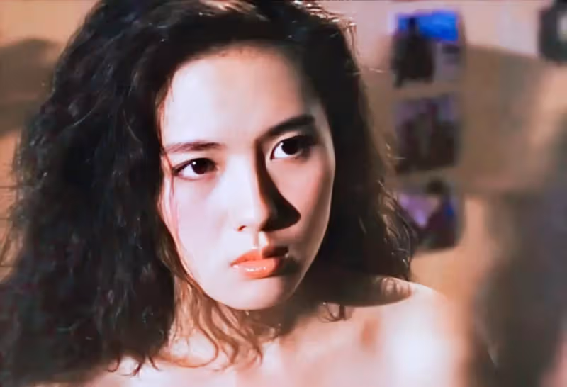 17歲爆紅成性感女神!她「斬斷無緣婚、獨養女兒」復出慘淡 56歲近況「為瘦臉扎滿針」心態大不同