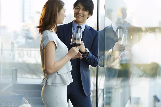 婆婆讓兒子與二婚兒媳AA,後男子中風,讓妻子照顧,妻子:一天800