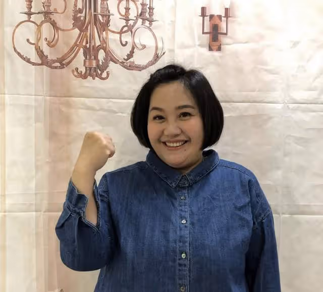 49歲金鐘視後自曝體重超180斤,疾病纏身生活難自理,一天吃8頓飯