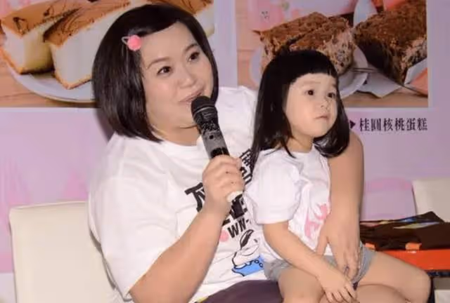 49歲金鐘視後自曝體重超180斤,疾病纏身生活難自理,一天吃8頓飯