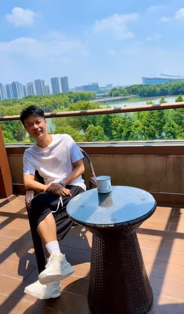 李克勤北上撈金身價暴漲!狂買豪宅價值過億,港姐老婆出入上流圈