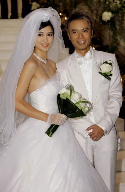 李克勤北上撈金身價暴漲!狂買豪宅價值過億,港姐老婆出入上流圈
