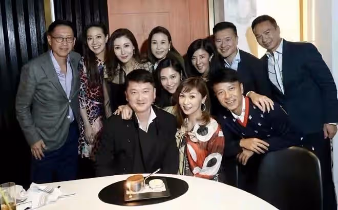 李克勤北上撈金身價暴漲!狂買豪宅價值過億,港姐老婆出入上流圈