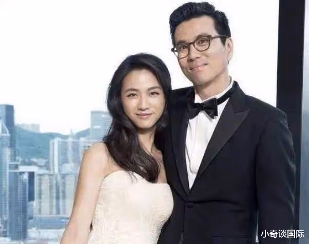 湯唯罕見曬出了一家三口合影,女兒挽著爸媽手臂好幸福!
