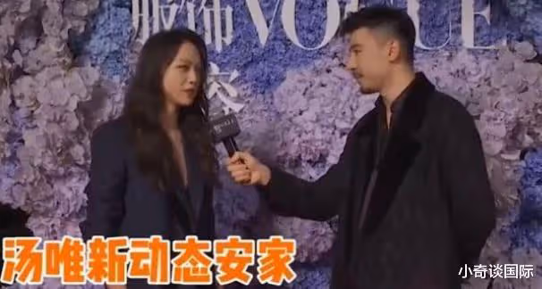 湯唯罕見曬出了一家三口合影,女兒挽著爸媽手臂好幸福!