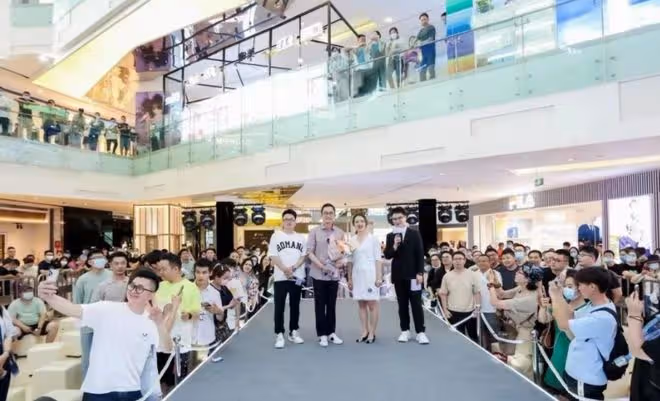 吳啟華被曝月付26萬養前岳母一家，58歲忙跑商演賺錢，已定居內地