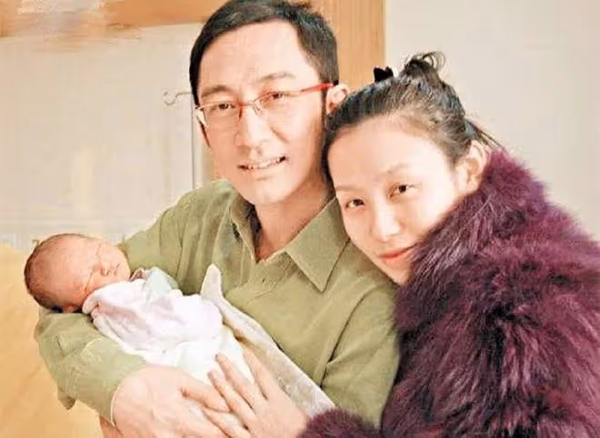吳啟華被曝月付26萬養前岳母一家，58歲忙跑商演賺錢，已定居內地