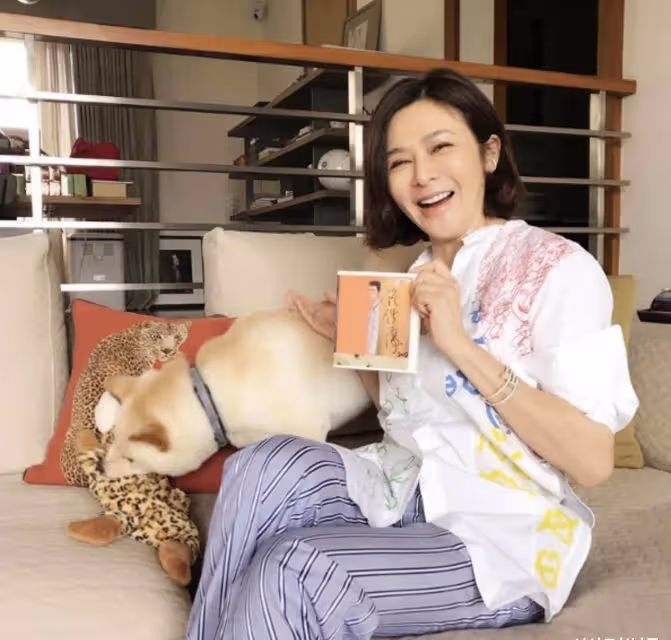 關之琳1.5億半山豪宅大曝光!暗藏「旗鼓印箱」玄機,鞋櫃占據一整面墻,59歲仍獨居:後半生一個人也幸福