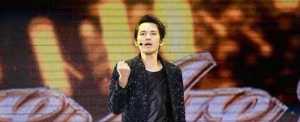 47鍾漢良隱婚多年,妻子正面照曝光,看到長相後,網友:難怪一直不願公開!