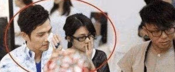 47鍾漢良隱婚多年,妻子正面照曝光,看到長相後,網友:難怪一直不願公開!