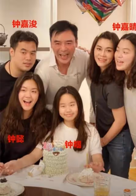 鐘鎮濤二婚所生女兒18歲,他一婚兒女都不像媽媽,章小蕙有遺憾