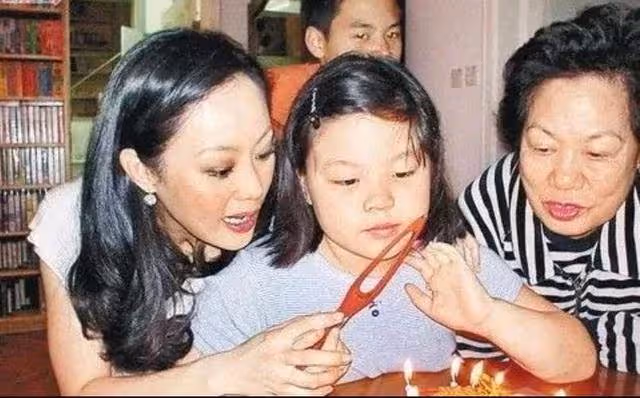 鐘鎮濤二婚所生女兒18歲,他一婚兒女都不像媽媽,章小蕙有遺憾