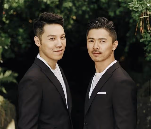 香港知名男星與丈夫慶祝結婚六周年!越老越帥氣,身家近30億