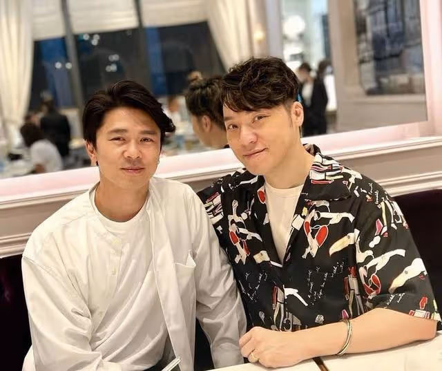 香港知名男星與丈夫慶祝結婚六周年!越老越帥氣,身家近30億
