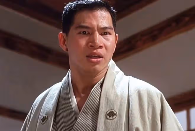 樓學賢街頭獻愛心,親自掃街接地氣!曾經濟拮据移居內地後收入高