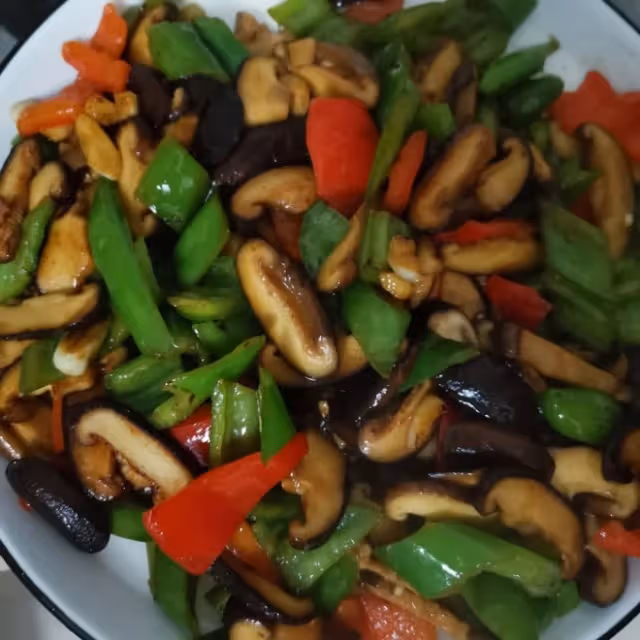 耗油青椒炒香菇