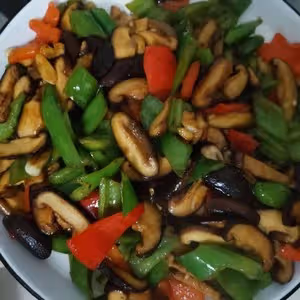 耗油青椒炒香菇