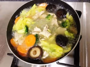 田園蔬菜肉片粉絲湯