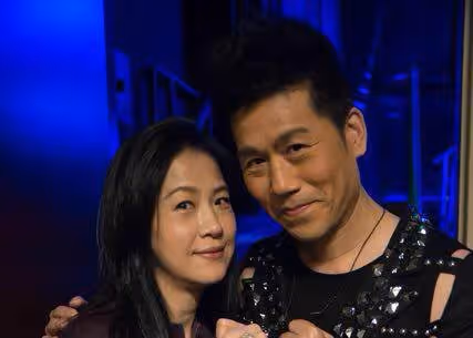 牽手30年婚姻如熬粥，羅時豐羞曝對太太暱稱，妻子真面目被挖出，謝太座獨攬雜活撐起家，為夫好不捨