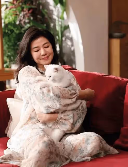 坐擁4億房產的鐘楚紅要復出了，丈夫病逝已15年，拒絕戀愛和再婚