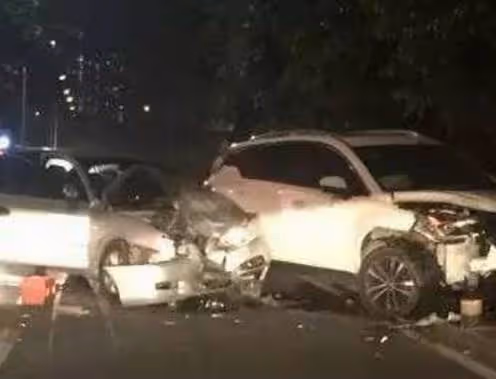 老公攤床3年妻不離不棄，某天忘帶鑰匙，看清開門的人後她泣不成聲：好人一定會有好報