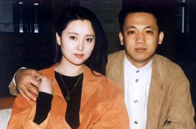 昄依佛門的8位女星,有人兩次愛上已婚男,有人被丈夫背叛