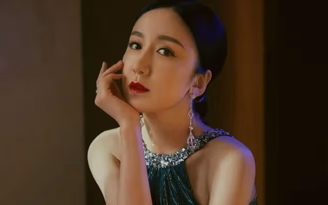 閆妮新劇臉僵如石？看看這7位美女明星，都走上了整容的不歸路