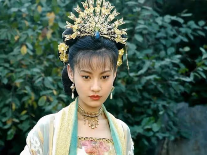 閆妮新劇臉僵如石?看看這7位美女明星,都走上了整容的不歸路