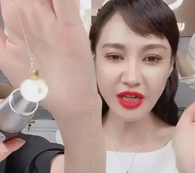 閆妮新劇臉僵如石?看看這7位美女明星,都走上了整容的不歸路