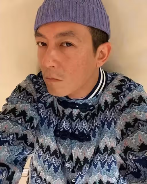 面無表情,41歲陳冠希曬一家三口合照被狠批,網友:太詭異