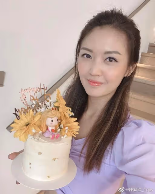 罕見！TVB女星拍劇帶自家鸚鵡進組，主動為其爭取角色和特寫鏡頭